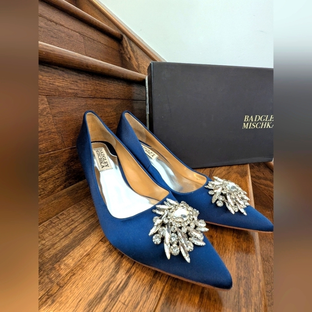 New Badgley Mischka Gardenia Mid-Heel Pumps in Navy With Crystals Size 5.5